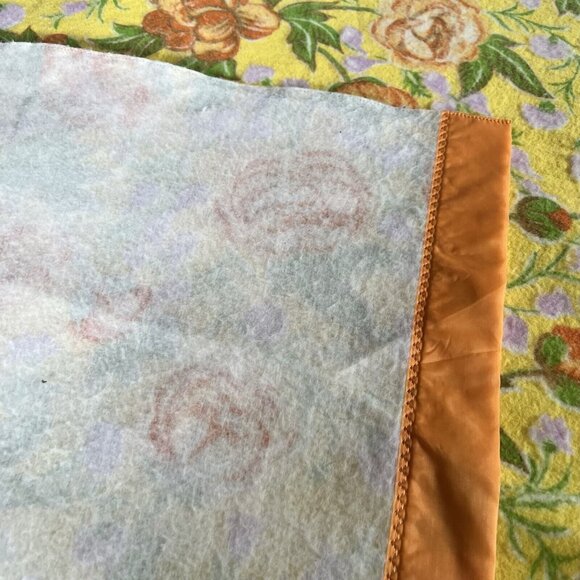 Chatham Acrylic Blanket Satin Edge Orange Yellow Floral Made USA Vintage 1970s - Picture 4 of 6